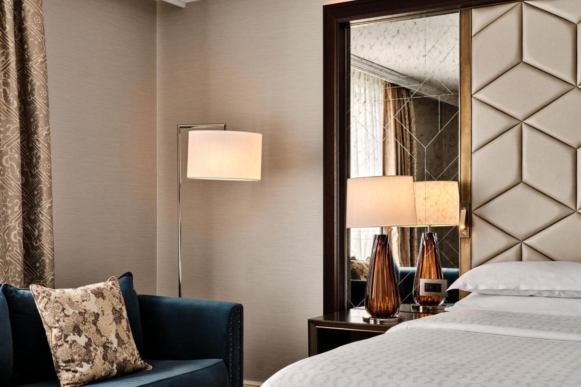 Апартаменты На Митинской 28 Варшава Экстерьер фото A guest room at the Four Seasons Hotel