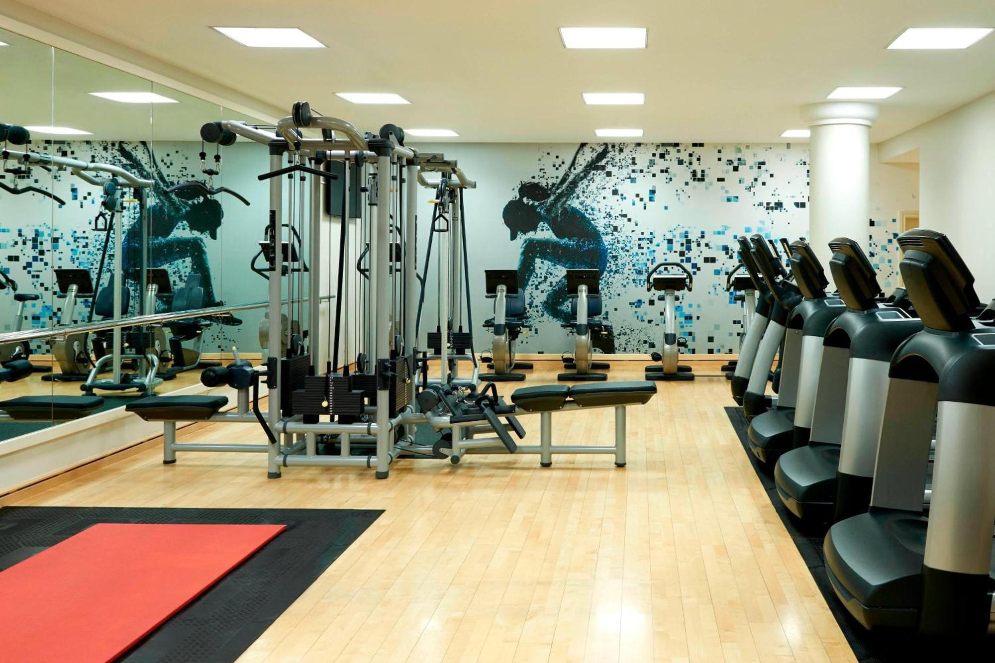 Апартаменты На Митинской 28 Варшава Экстерьер фото The gym at the InterContinental London The O2